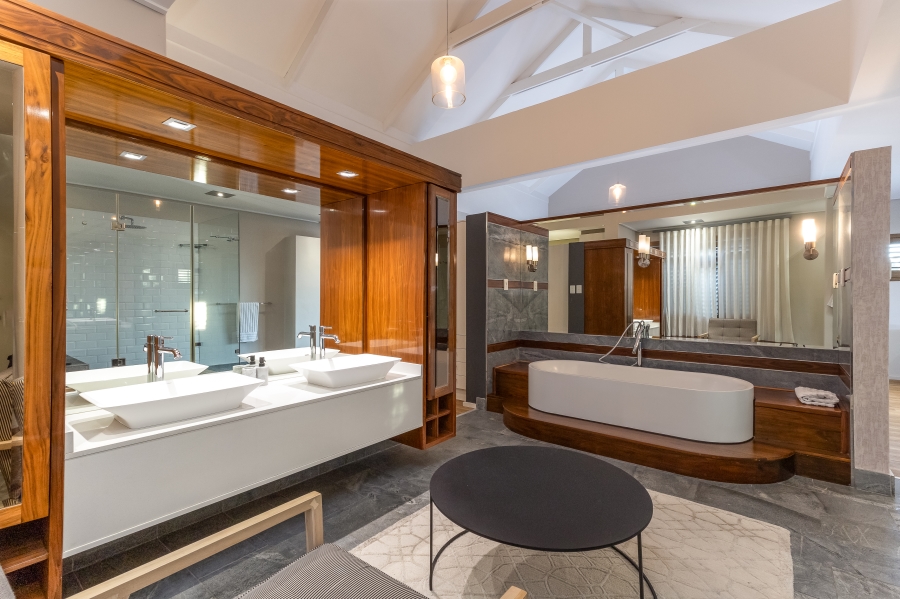 6 Bedroom Property for Sale in Mostertsdrift Western Cape